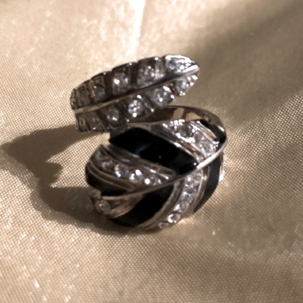 Beautiful Silver Swirl of Black & Crystals Ring